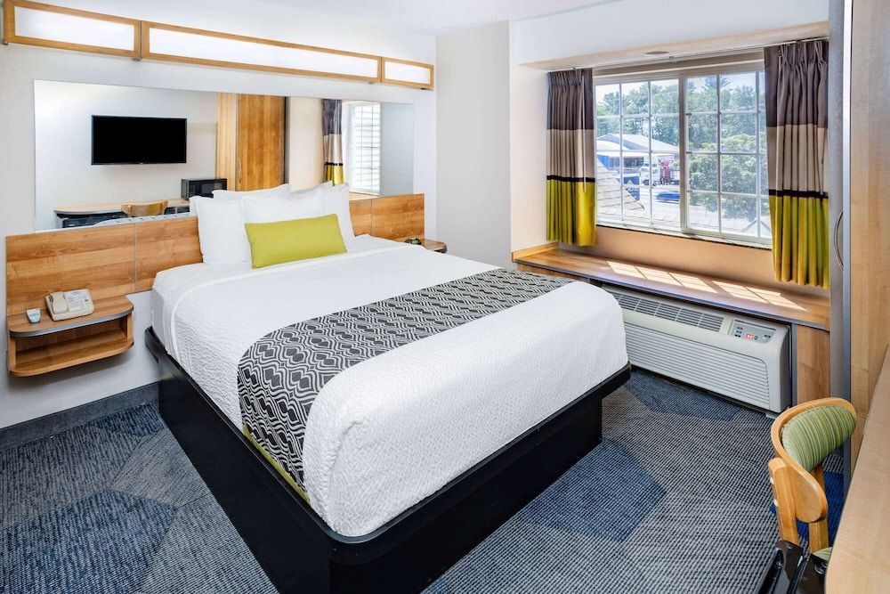 Room, 1 Queen Bed, Accessible, Non Smoking (Tub with Grab Bars)