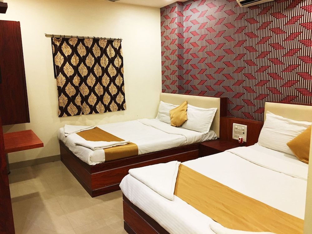 Hotel Safar Residency Deluxe Quadruple Room