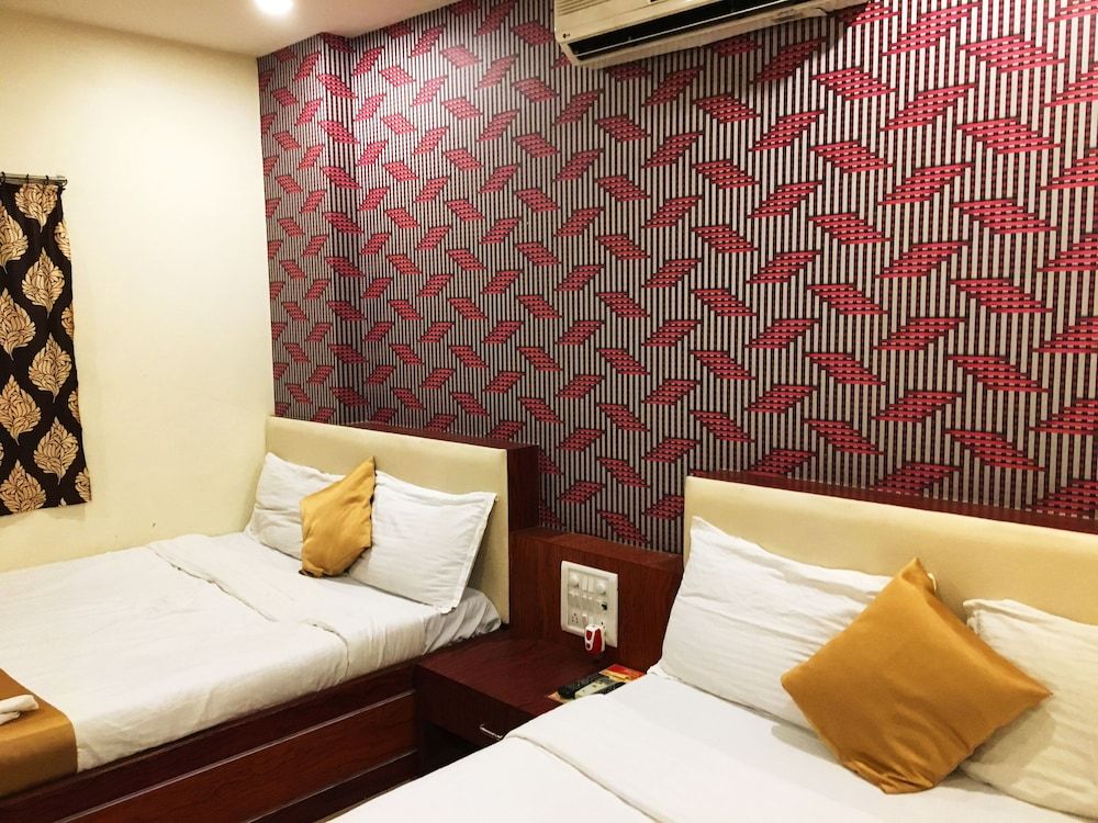 Hotel Safar Residency Deluxe Quadruple Room 3