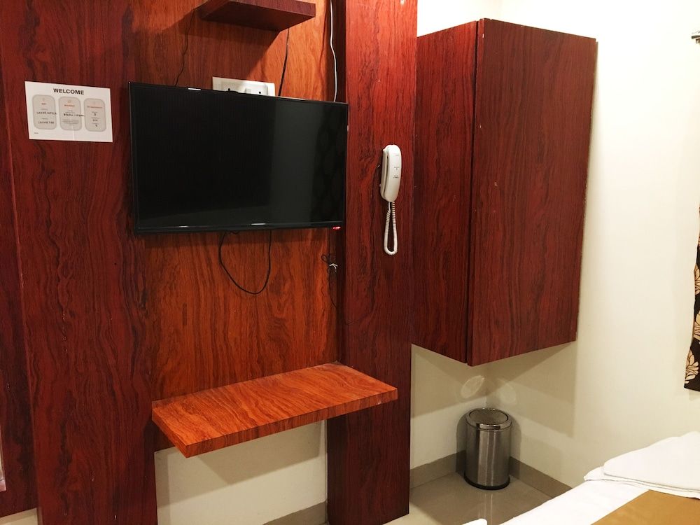Hotel Safar Residency Deluxe Quadruple Room 9