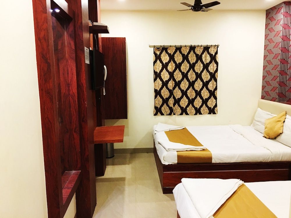 Hotel Safar Residency Deluxe Quadruple Room 2