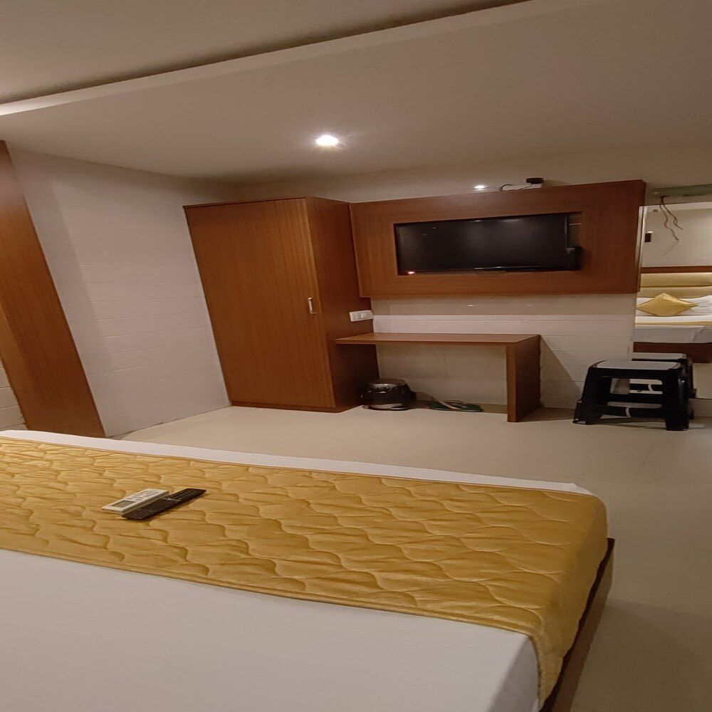 Hotel Sai Suites- Near Dadar Railway Station