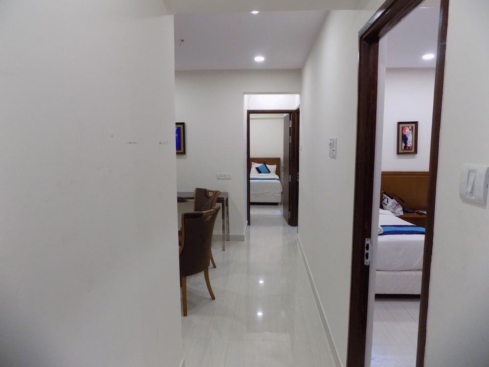 Mint Magna Suites Executive Twin Room, 2 Twin Beds, Non Smoking, City View 4