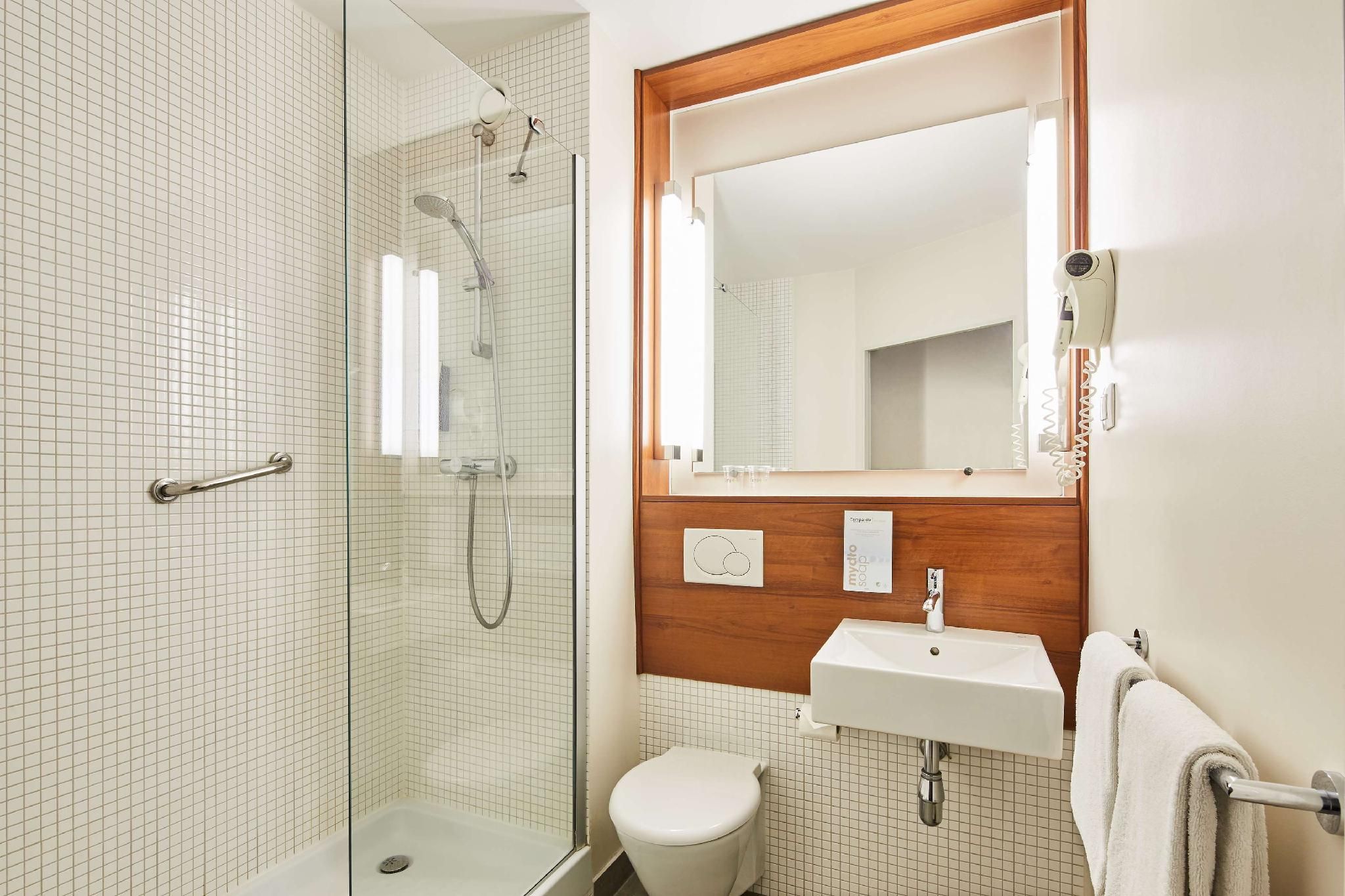 Campanile Hotel Lodz Superior Room - 1 King Bed 3