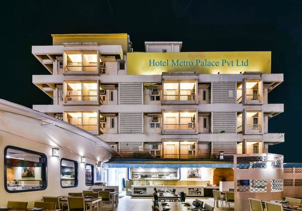 undefined  Hotel Metro Palace 