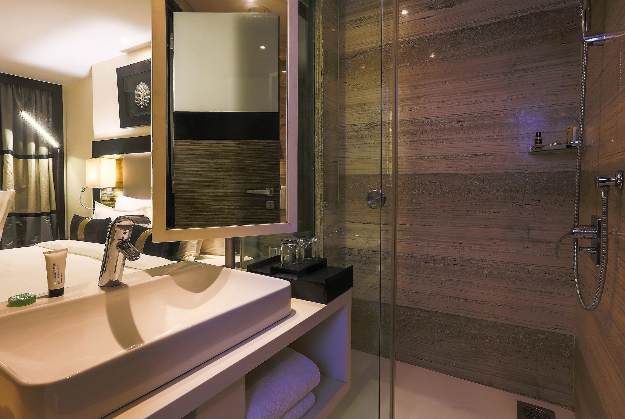 The Empresa Hotel Deluxe Room 6
