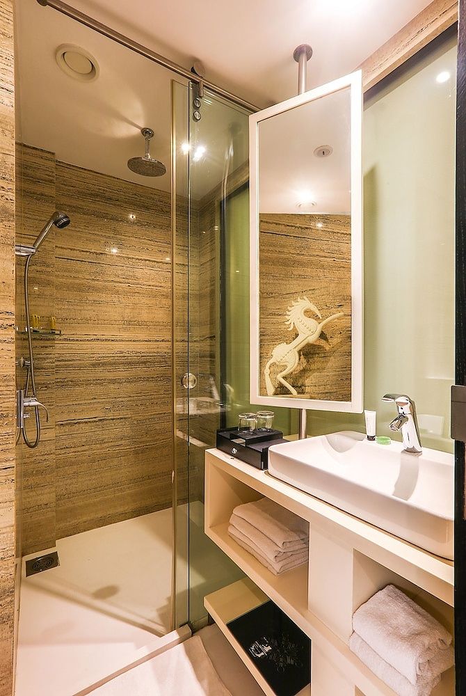 The Empresa Hotel Deluxe Room 4