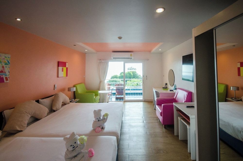 Deluxe Twin Queen Room