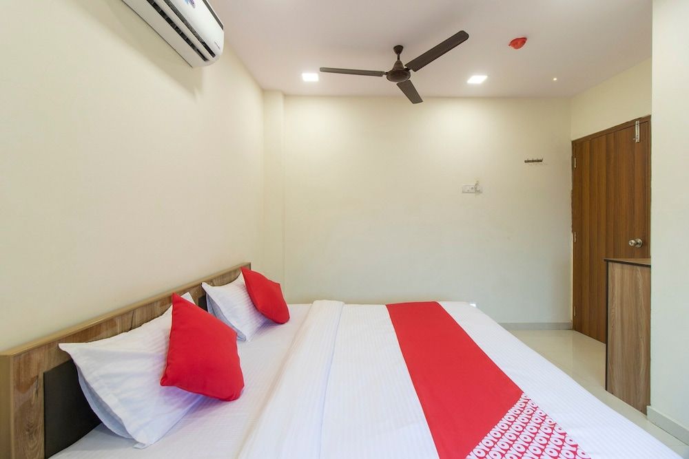 OYO 41676 Hotel Global Heritage Standard Double Room 2