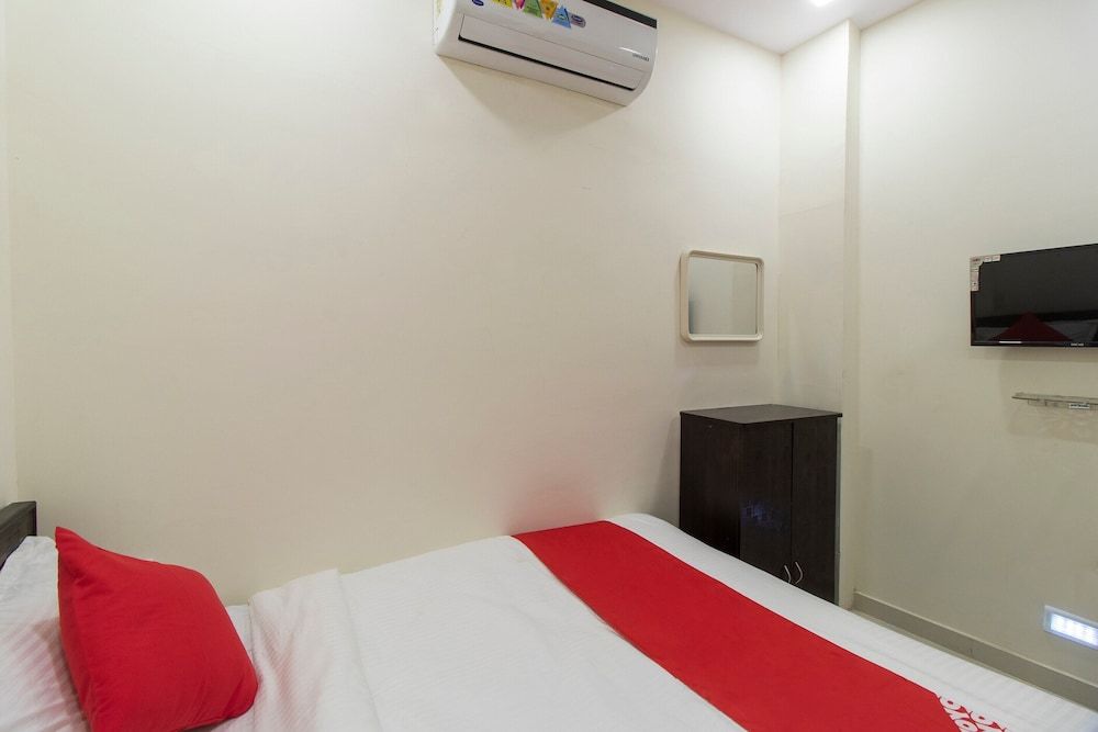 OYO 41676 Hotel Global Heritage Basic Double Room 2