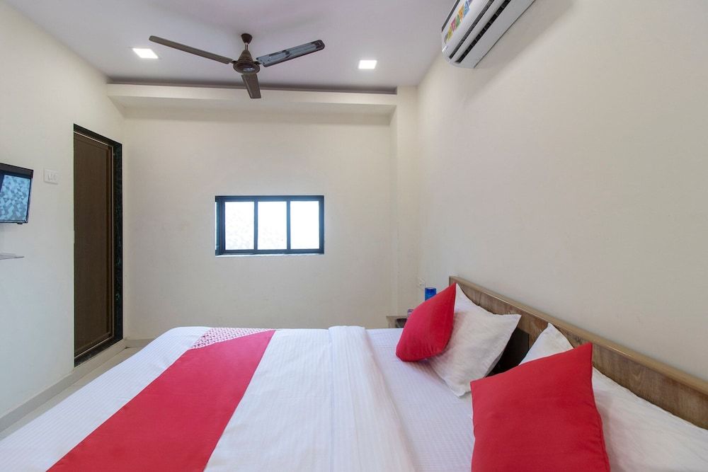 OYO 41676 Hotel Global Heritage Standard Double Room 3