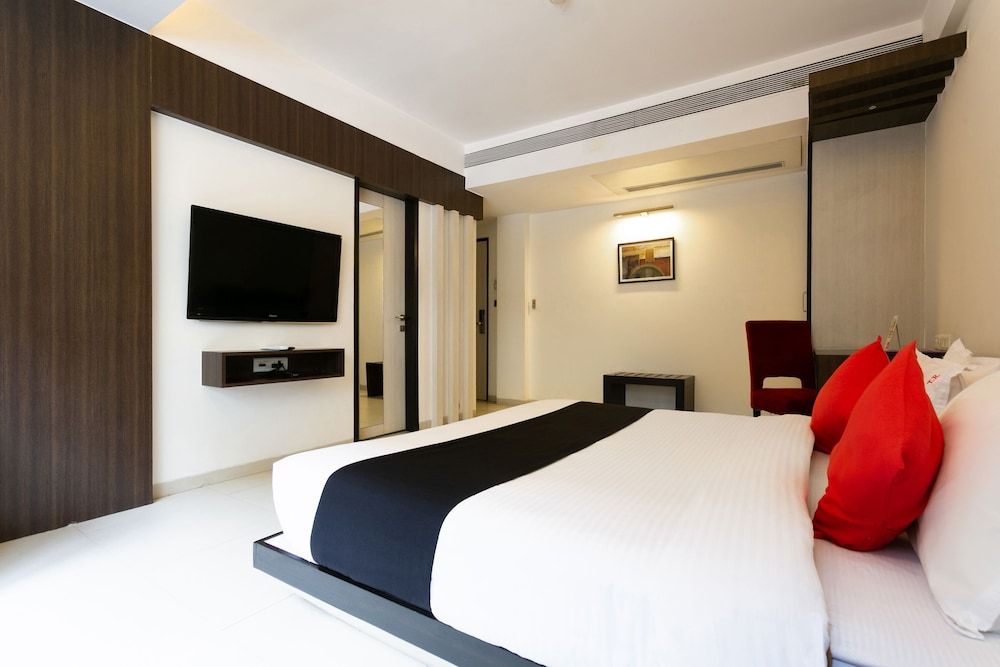 Capital O 45587 The Roa Hotel Double or Twin Room 2