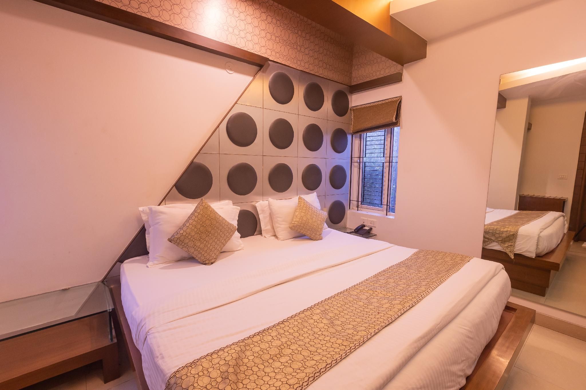 Suite (Emerald) (1 King Bed)