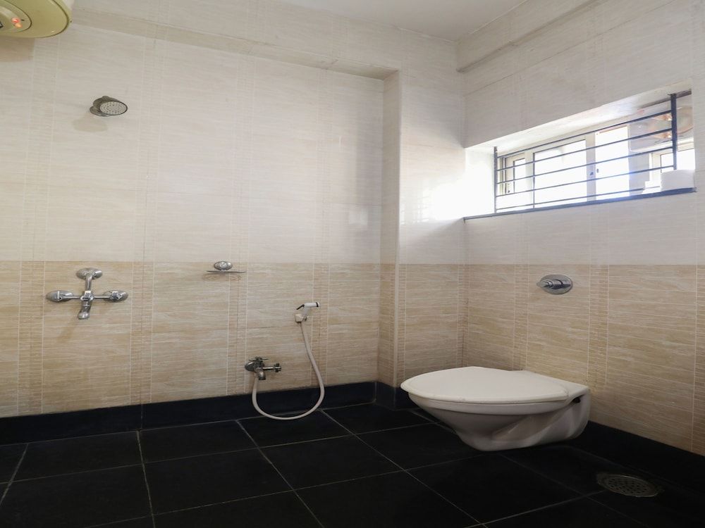 OYO 29638 Gmr 18 Hotel Double or Twin Room 5