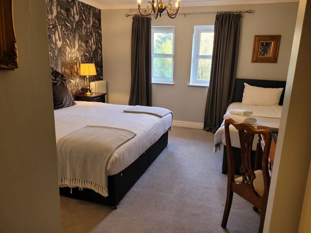 Brook Hall Hotel Classic Triple Room 2