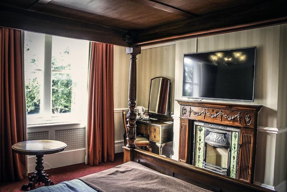 Brook Hall Hotel Superior Room 4