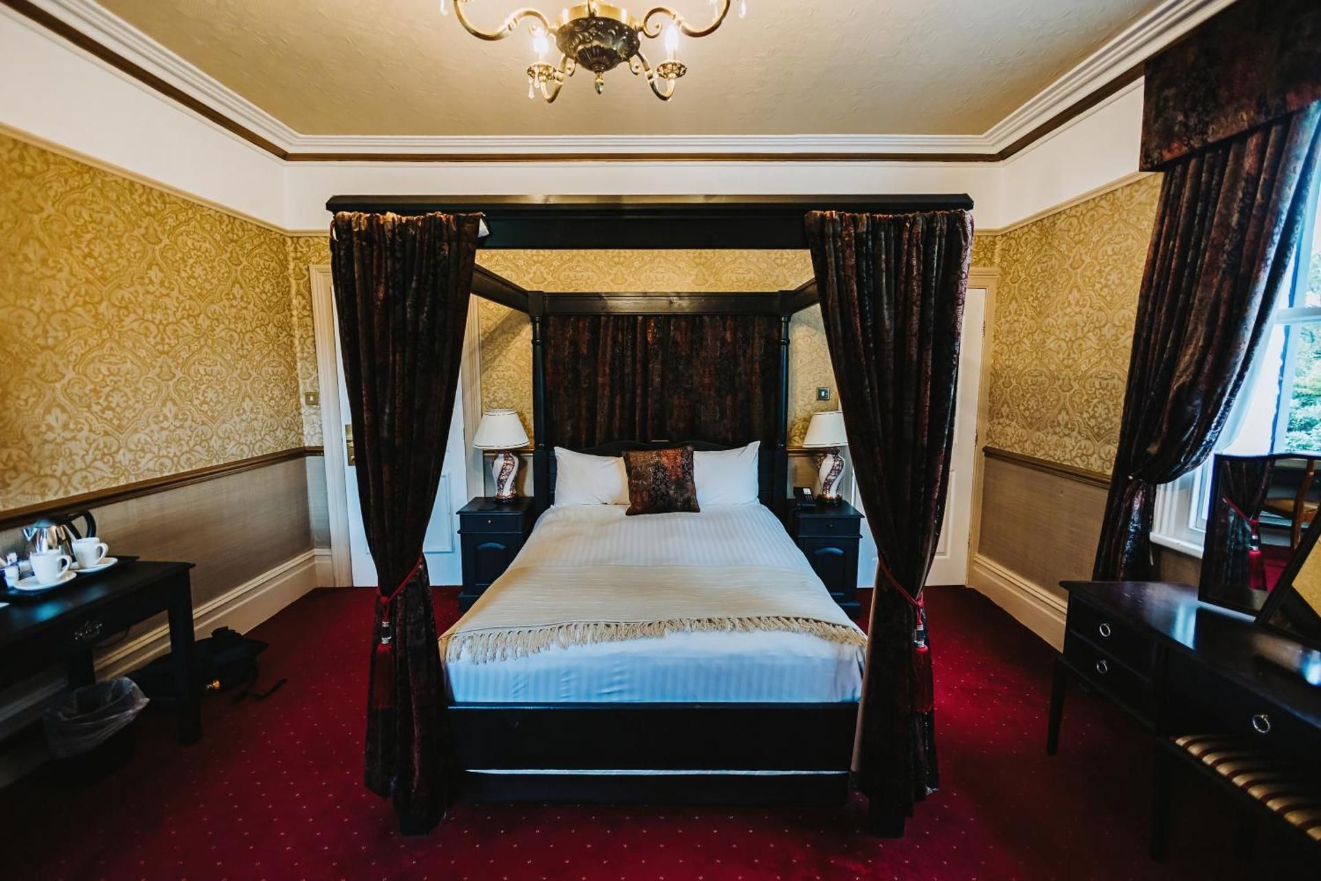 Superior King Suite (No pets allowed)