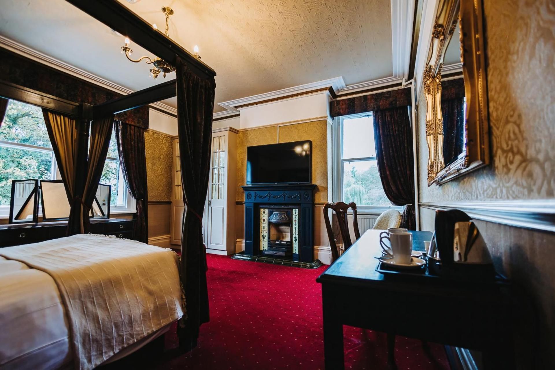 Superior King Suite (No pets allowed)