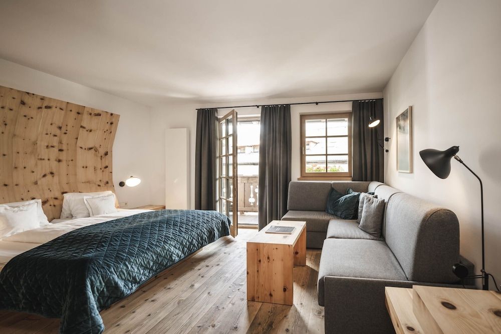 Hotel Strasserwirt Ansitz zu Tirol Superior Double Room, 1 Double Bed 7