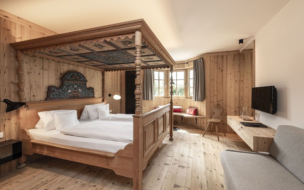 Hotel Strasserwirt Ansitz zu Tirol Superior Double Room, 1 Double Bed 6