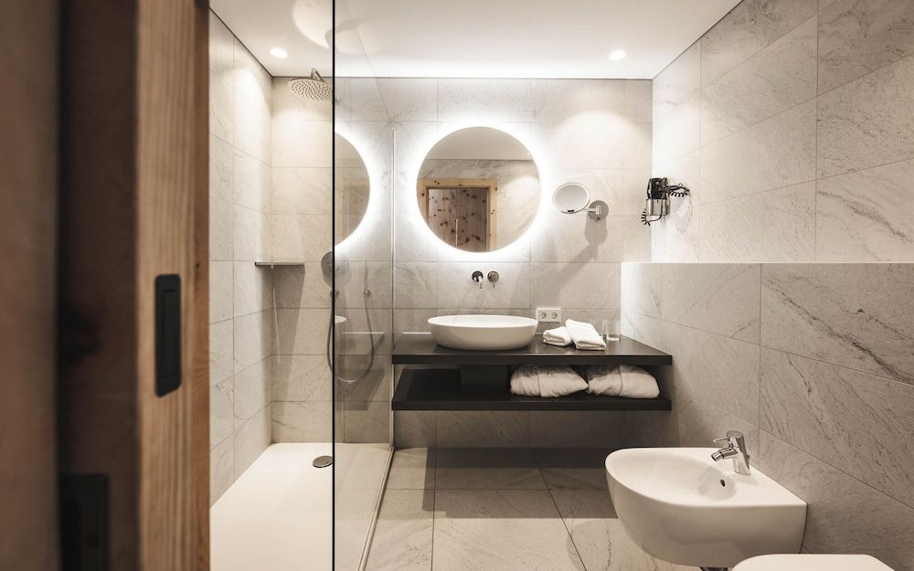 Hotel Strasserwirt Ansitz zu Tirol Superior Double Room, 1 Double Bed 10