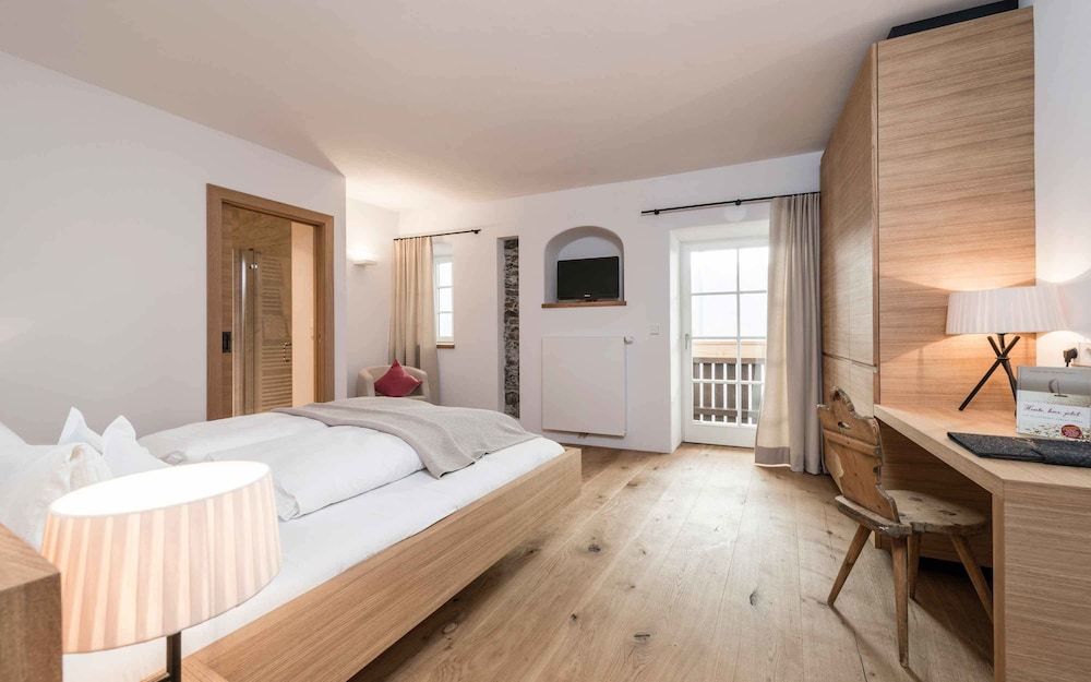 Hotel Strasserwirt Ansitz zu Tirol Standard Room, 1 Double Bed