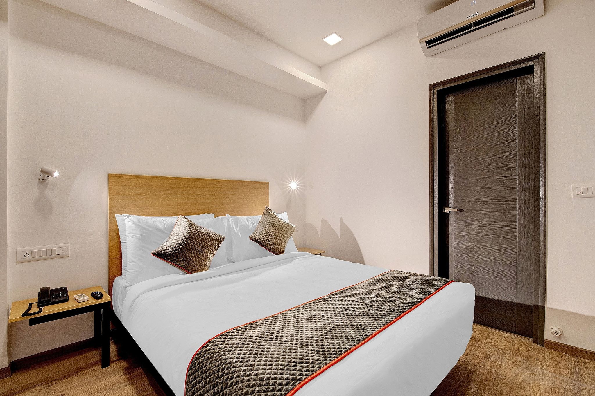 Super Townhouse Siri Residency Classic Room 15