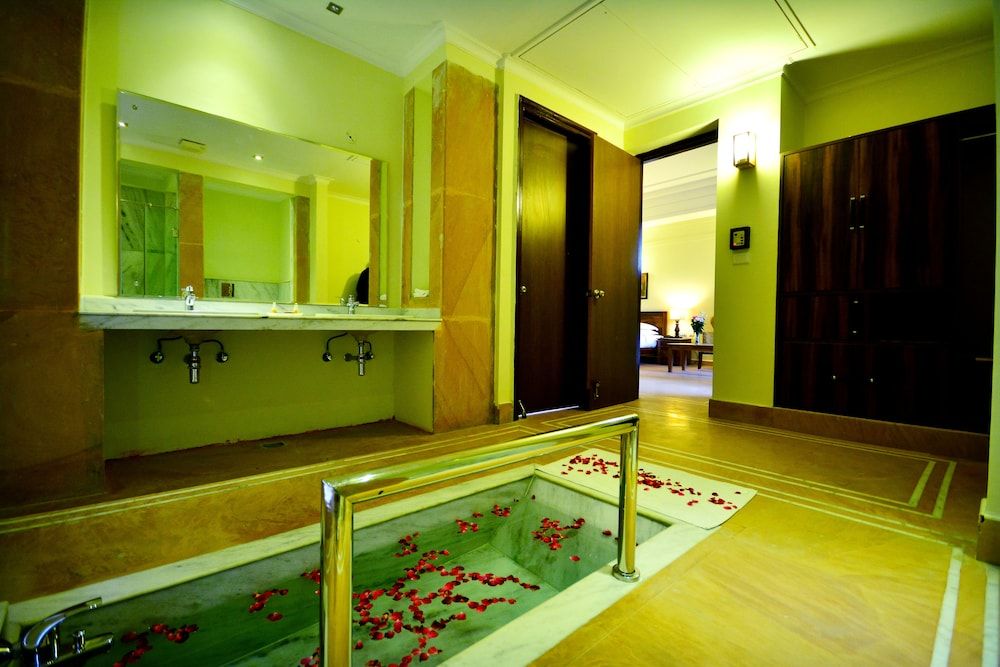 Bathroom amenities