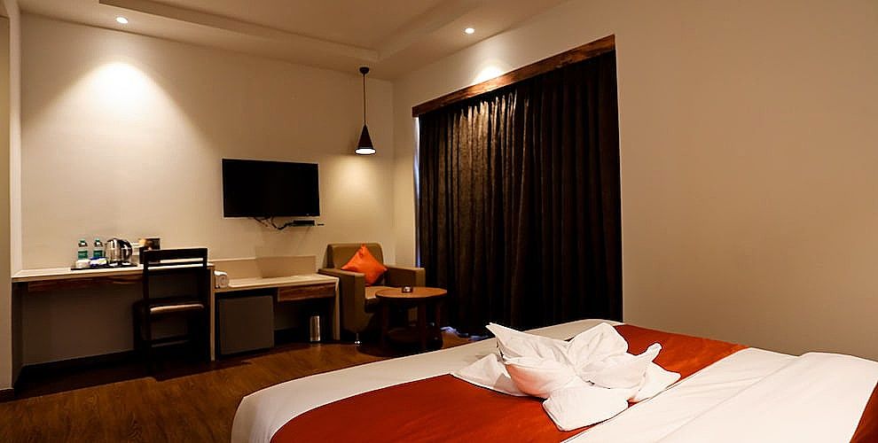CALUX GRAND BAGA (Formerly Amara Grand) Amara Premium Room with Balcony 10