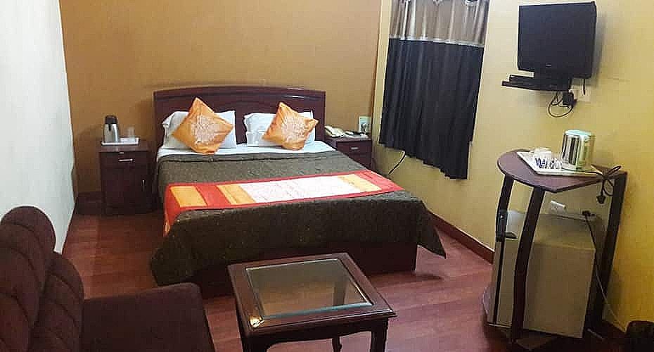 Jypore Saffron Inn & Suites Classic Room 7