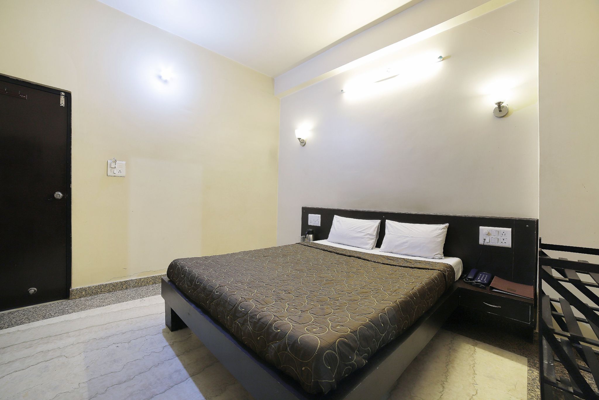 Jypore Saffron Inn & Suites Classic Room 3