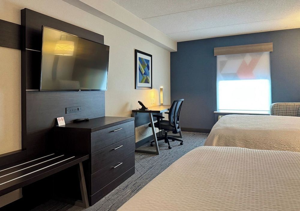 Holiday Inn Express & Suites Brampton by IHG Standard Room, 2 Queen Beds 2
