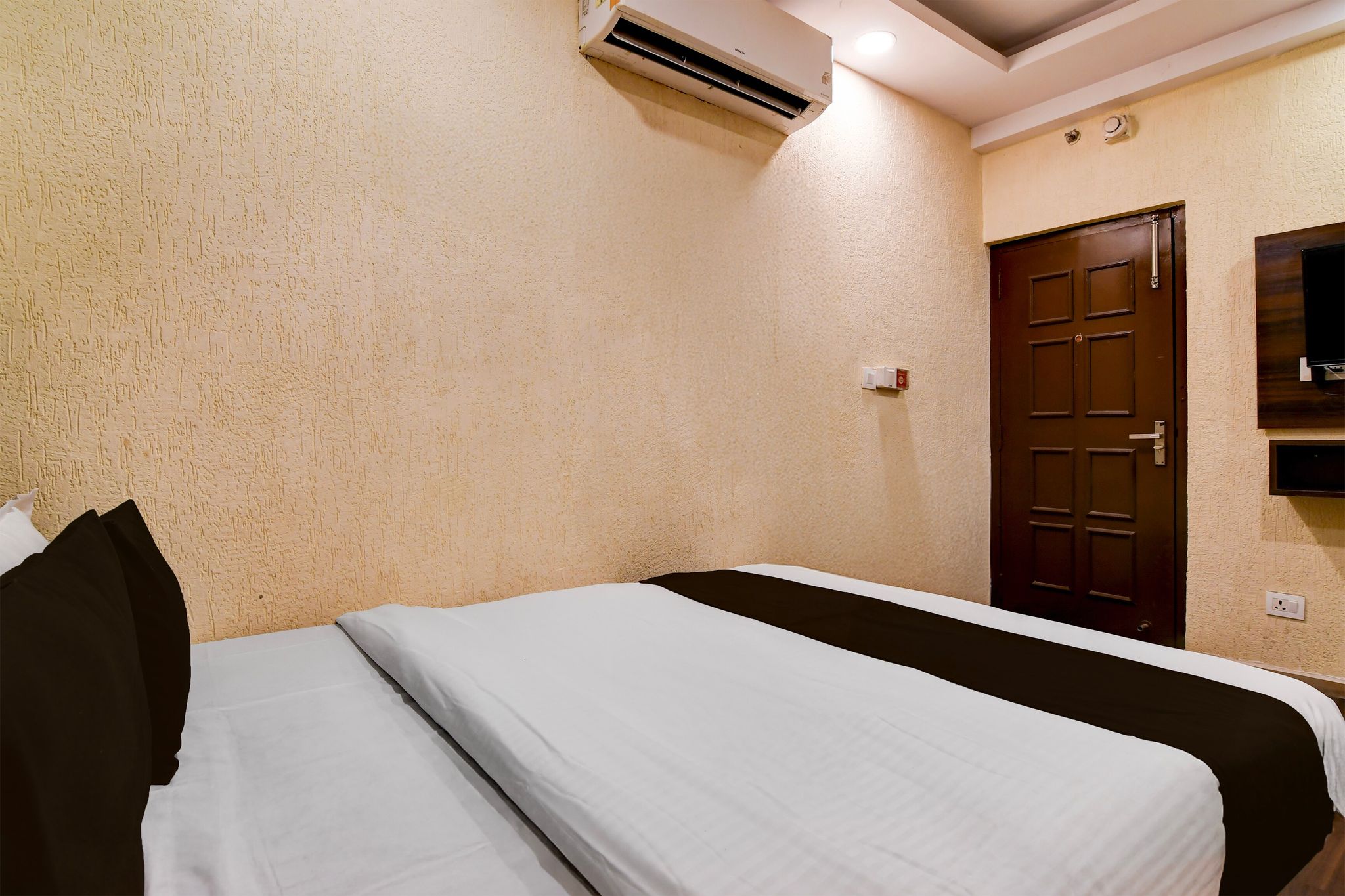 Super Townhouse Parkstreet Formerly Hotel Royal Garden Classic Double or Twin 2