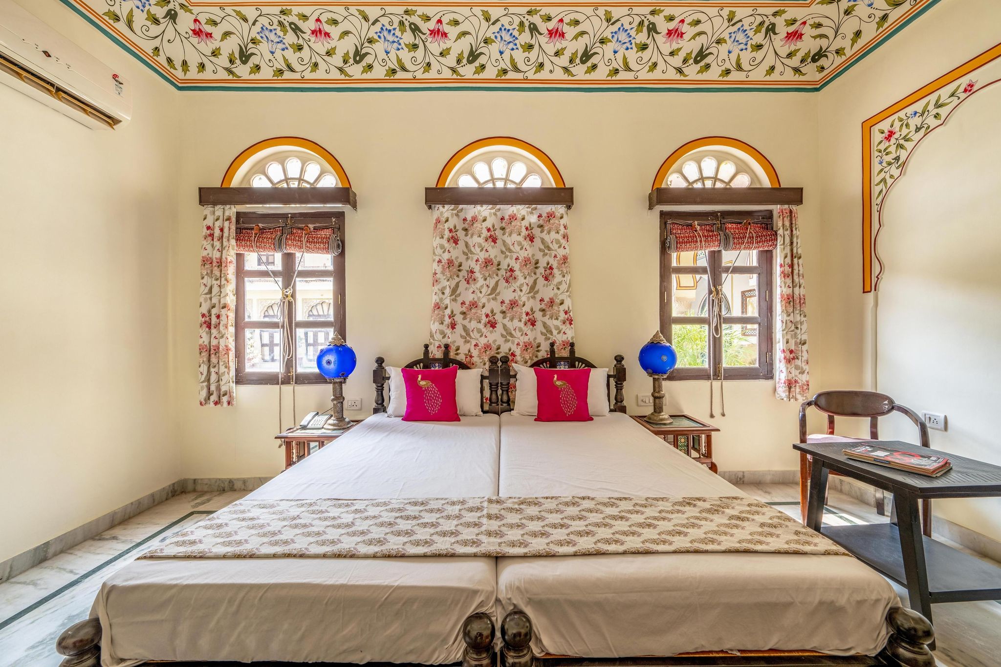 Dhulagarh Heritage Hotel Royal Deluxe 2