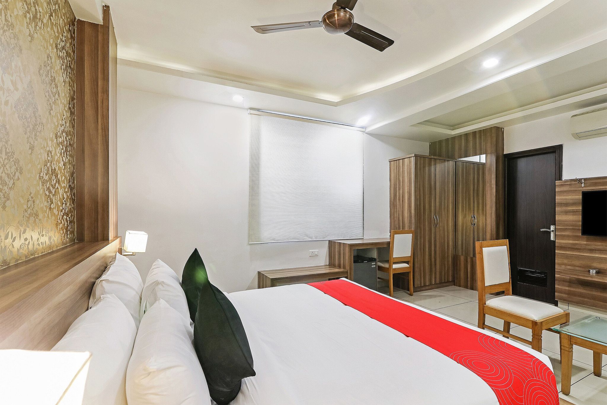 Collection O 30047 Signature Inn