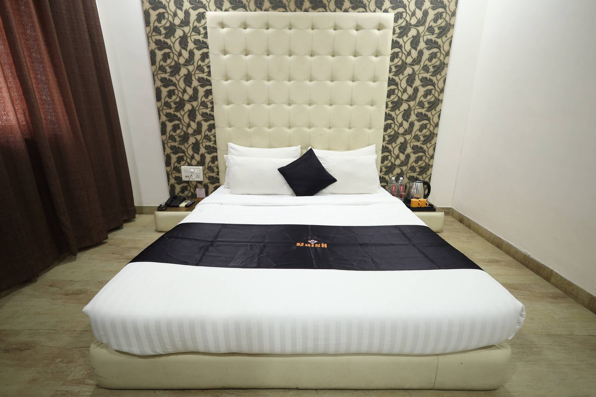 Hotel Saish Deluxe Double Bed 3