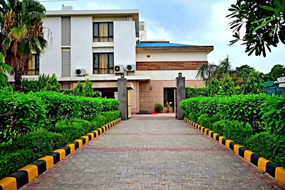undefined One BHK Serviced Apartment near Artemis Hospital 3