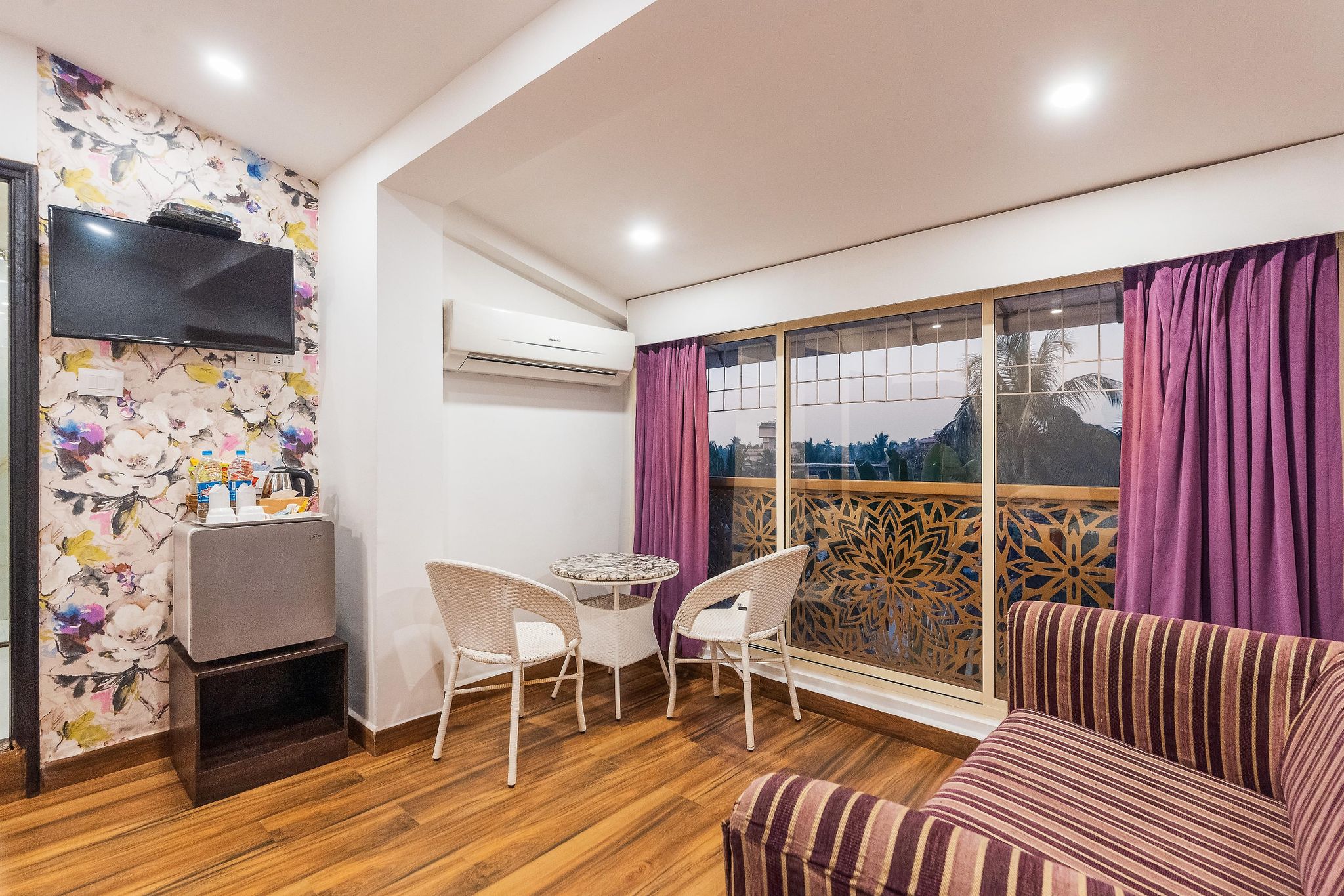 LEMONMINT SVELTON MANOR GOA Deluxe Plus Room With Balcony 4