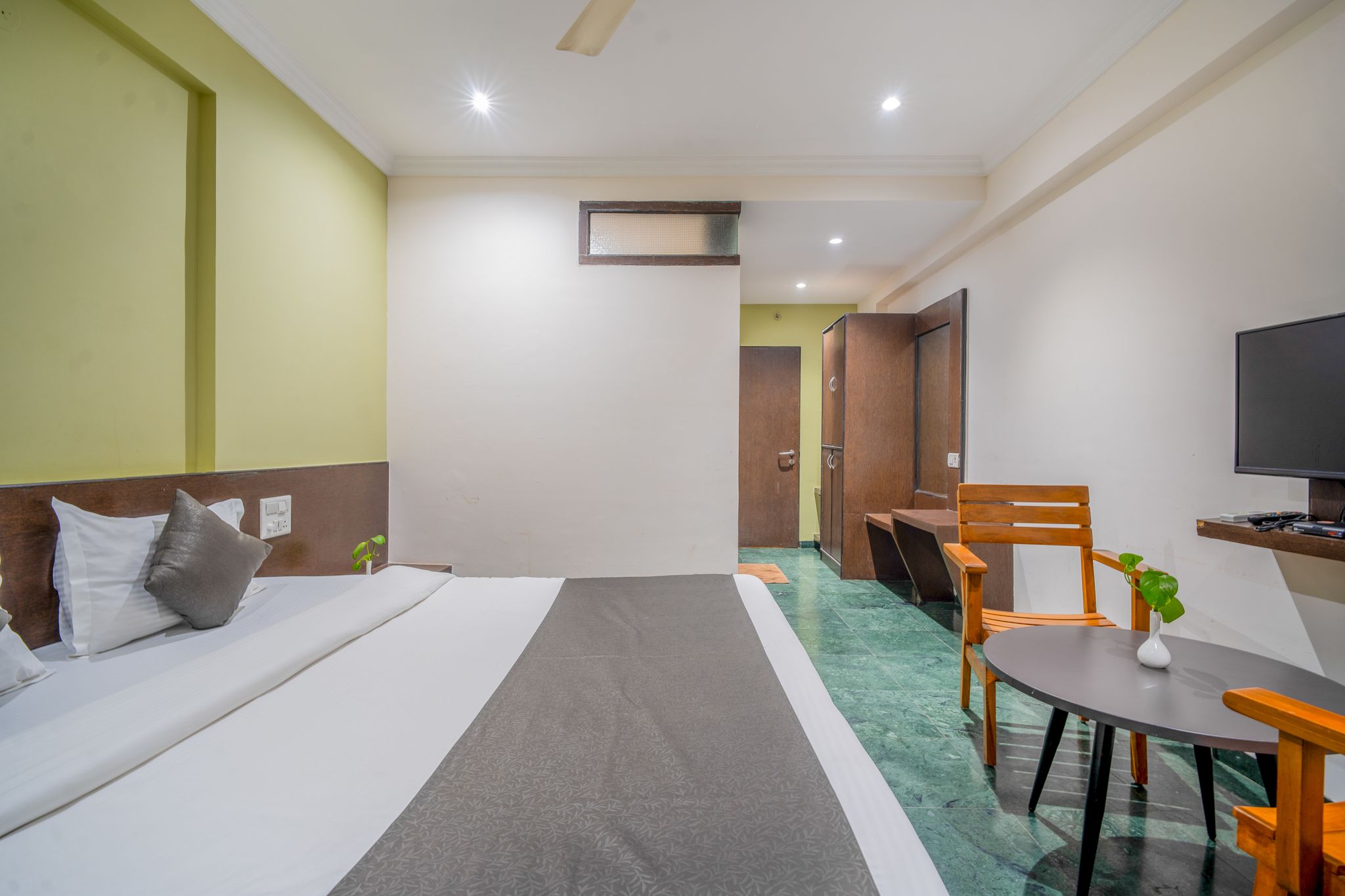 Hotel KB's Grand Silver Double Bed Room With King Bed and Complimentary pickup &  drop to Saibaba Samadhi Mandir 7