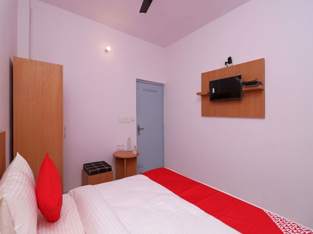 OYO Flagship 14530 Sector 14 Harsh Villa Double or Twin Room 6