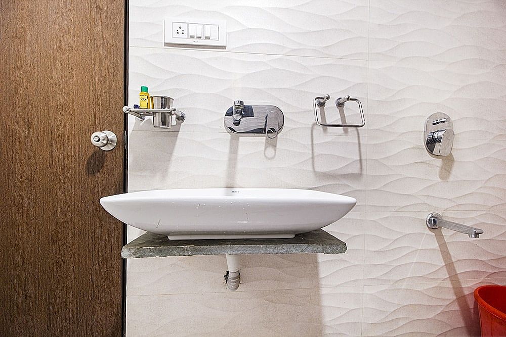 FabExpress Travelers Lodge Deluxe Double Room 27