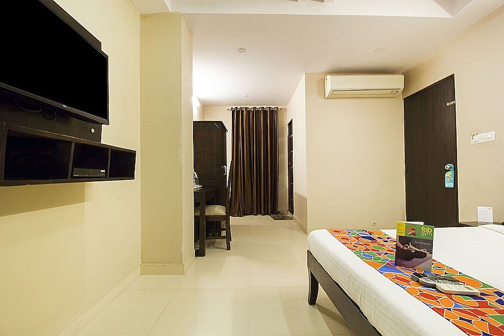 FabExpress Travelers Lodge Deluxe Double Room 38