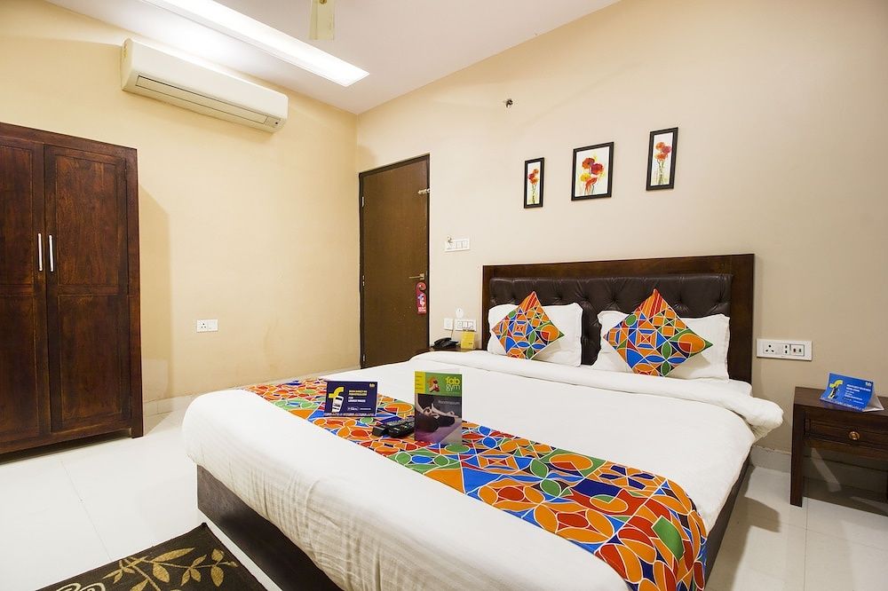 FabExpress Travelers Lodge Deluxe Double Room 28