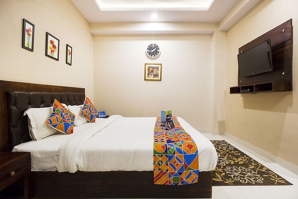 FabExpress Travelers Lodge Deluxe Double Room 36