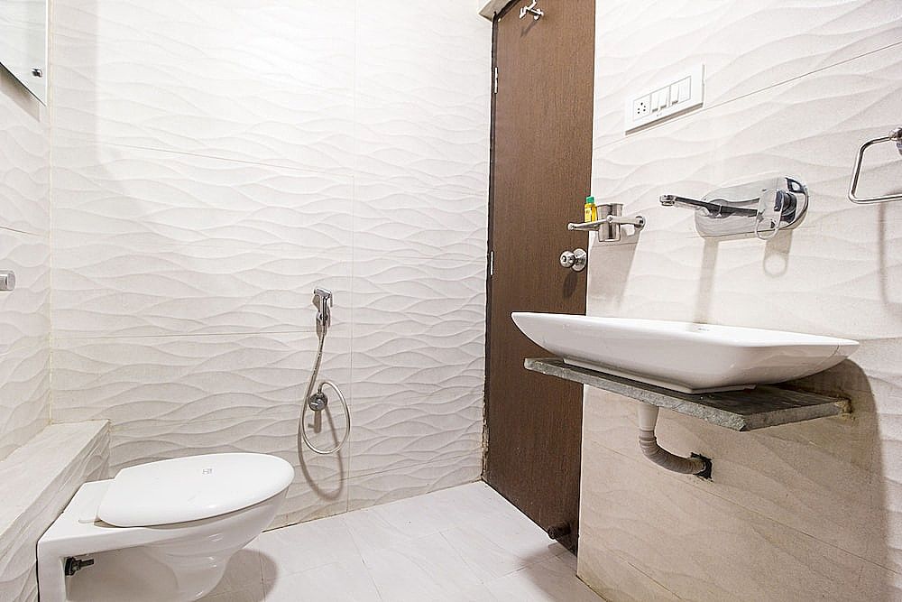 FabExpress Travelers Lodge Deluxe Double Room 30