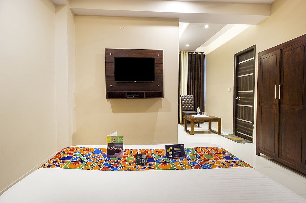FabExpress Travelers Lodge Deluxe Double Room 33