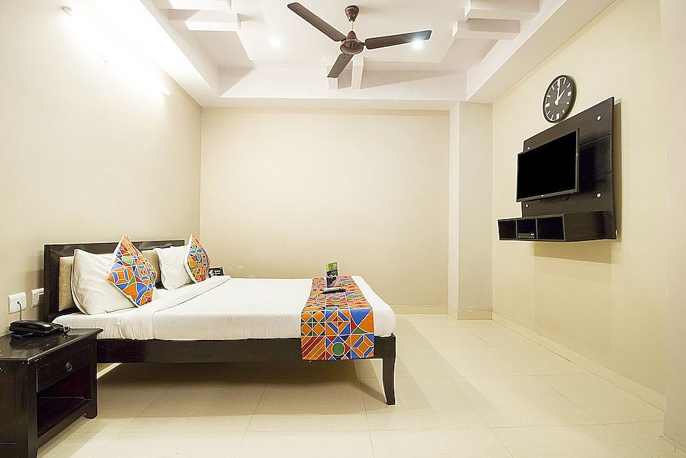 FabExpress Travelers Lodge Deluxe Double Room 29