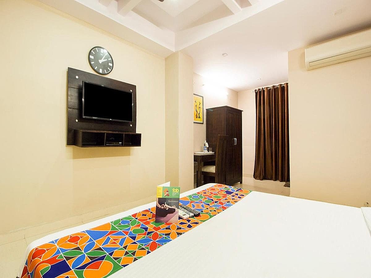 FabExpress Travelers Lodge Deluxe Double Room 7