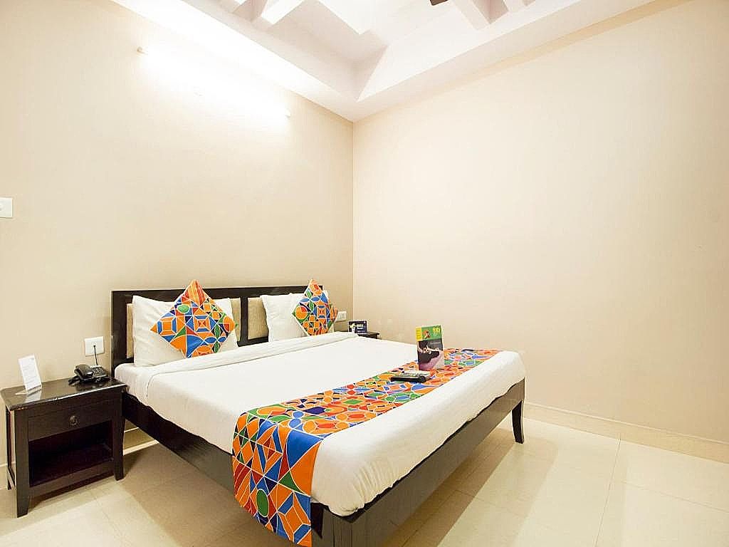 FabExpress Travelers Lodge Deluxe Double Room 3