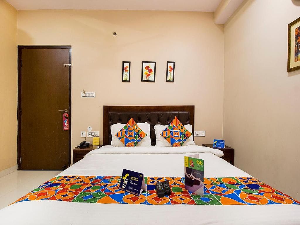 FabExpress Travelers Lodge Deluxe Double Room 14